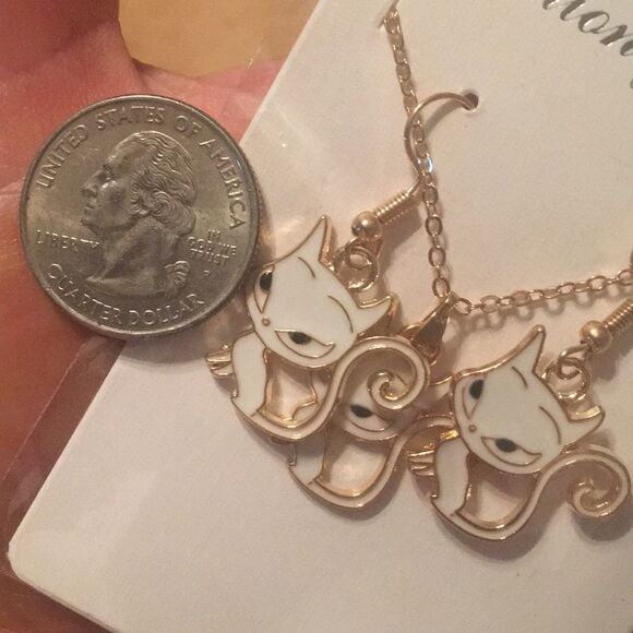 White Cat Jewelry Set - Picture 5 of 5